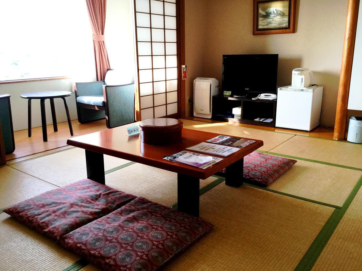 Отель Shiawase No Mura Кобе Экстерьер фото