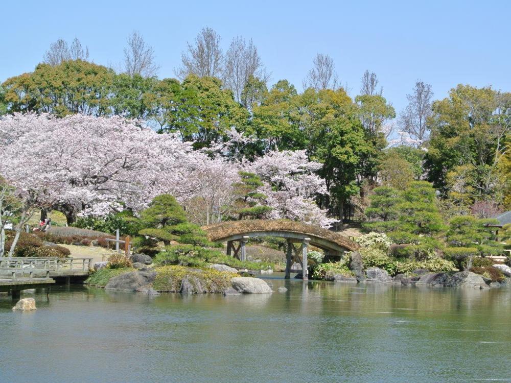 Отель Shiawase No Mura Кобе Экстерьер фото